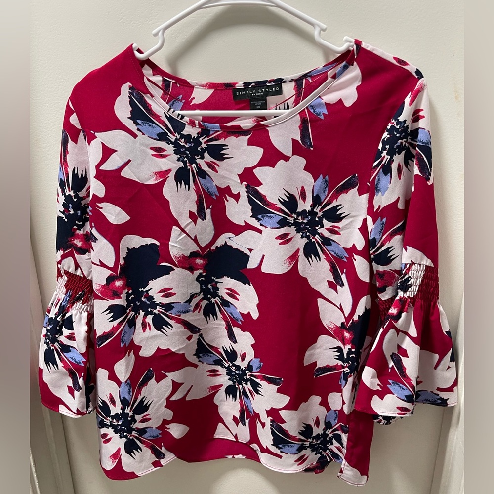 Simply Styled Floral Print Top Size Small.